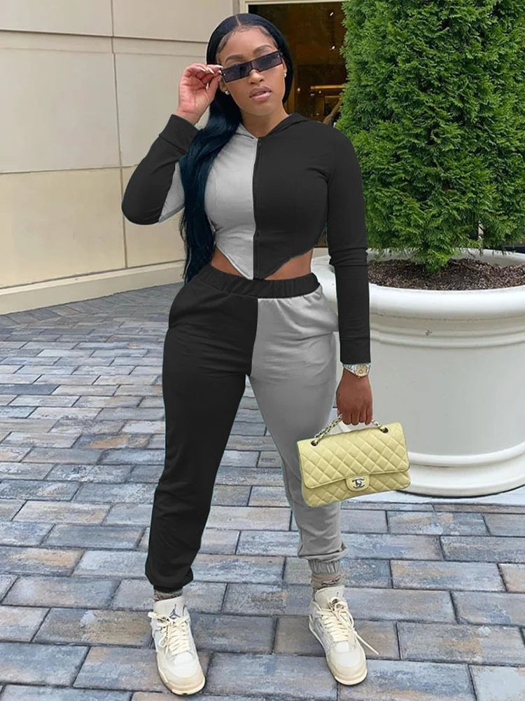 

Костюм брючный женский из двух предметов, Асимметричный топ с капюшоном и длинными рукавами и спортивные штаны с высокой талией, в стиле пэч...