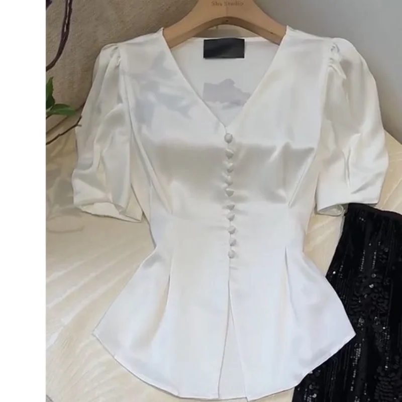 Белая рубашка с коротким рукавом в нишевом стиле летняя блестками прикрывающая