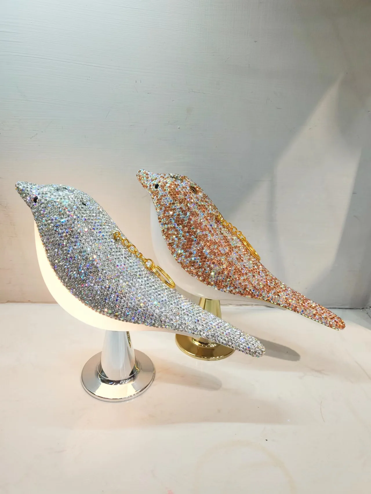 Рисунок 3 - Настольная лампа в виде птицы