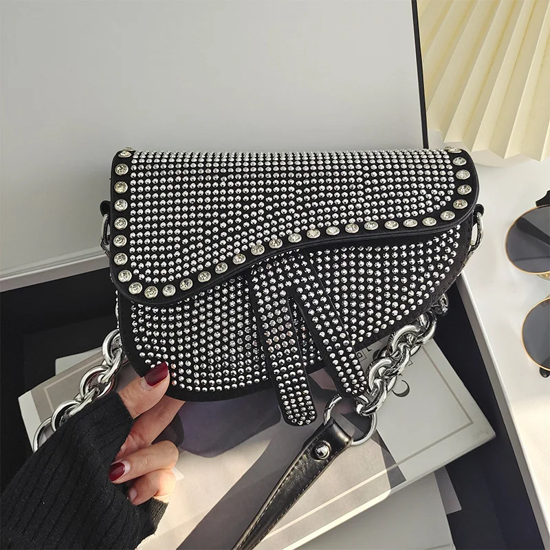 

2023 trend Women's bags fashion thick chain bright diamond saddle bag female novice carrying armpit fashion bag online pop show