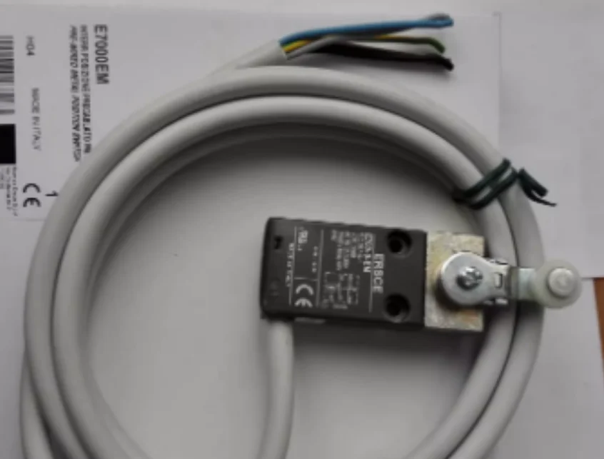 Новый оригинальный концевой выключатель E7000EM