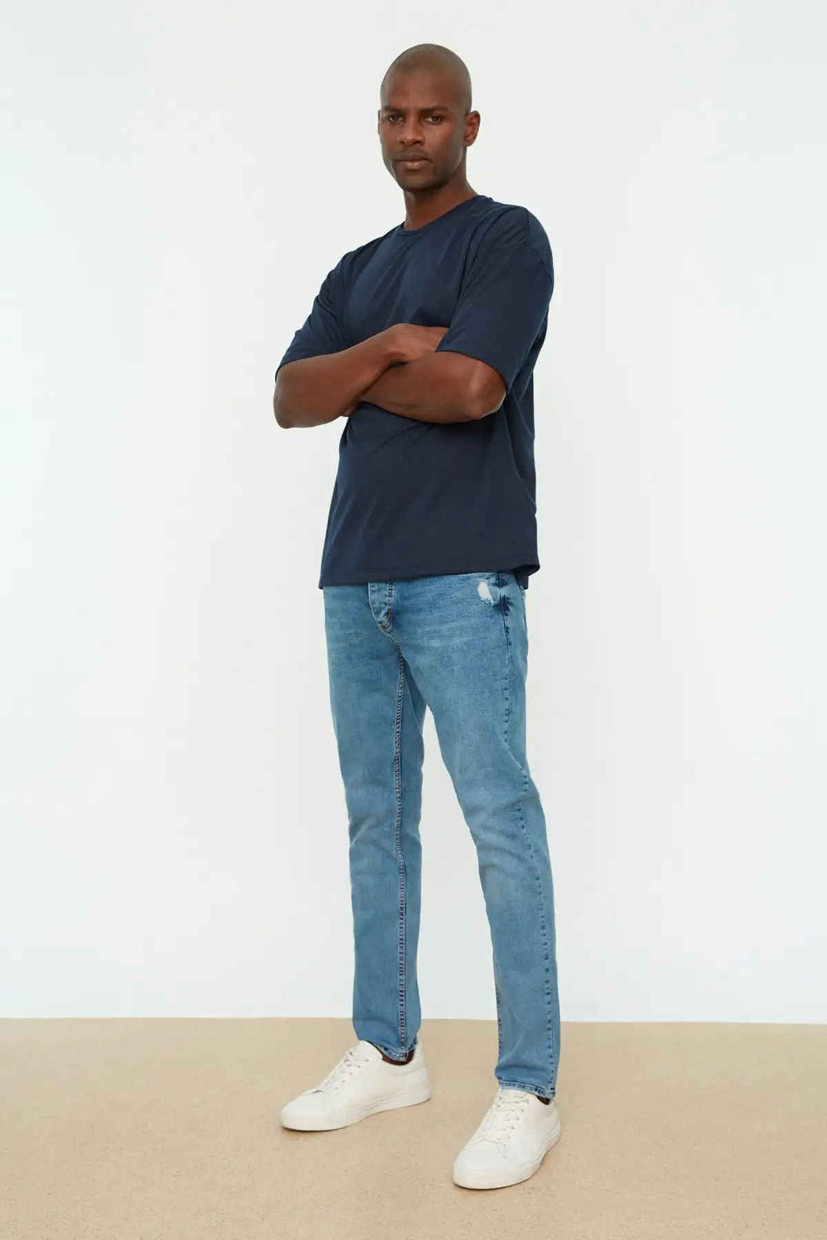 

Men's Slim fit Ripped Detailed Jeans TMNSS22JE0089
