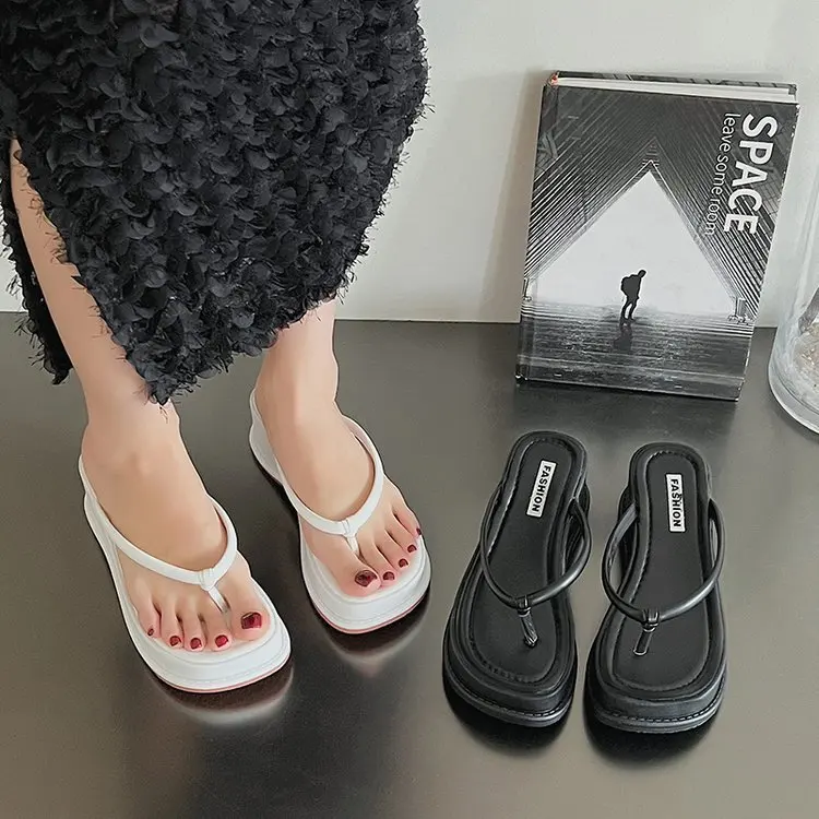 

Шлепанцы женские на платформе, роскошные сланцы, низкая резиновая обувь, дизайнерские скандалы из гавайской искусственной кожи на толстом каблуке, римские сандалии, 2023