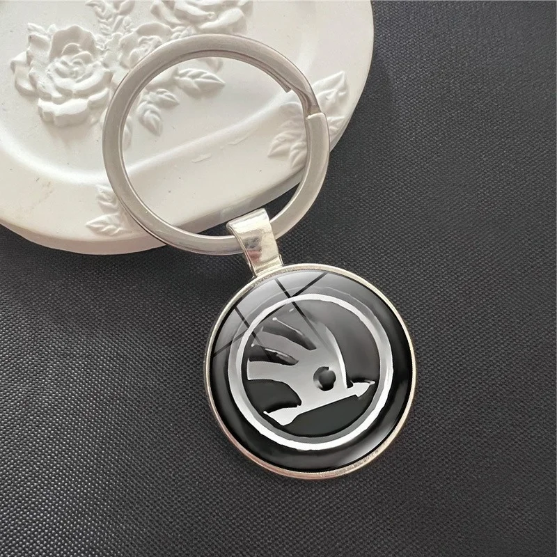 

Новый металлический брелок в форме автомобиля с логотипом, автомобильный подарок, ювелирные изделия для Skoda octavia fabia rapid yeti superb octavia a5 a7, аксессуары для интерьера