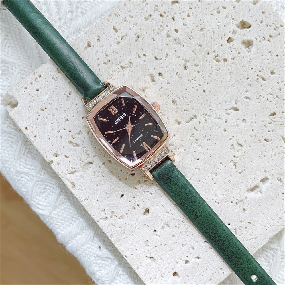 

2022 Casual Vintage Leather Ladies Quartz Wriswatches Retro Fashion Style Women Roma Watches Luxury Rhinestone Female Clock