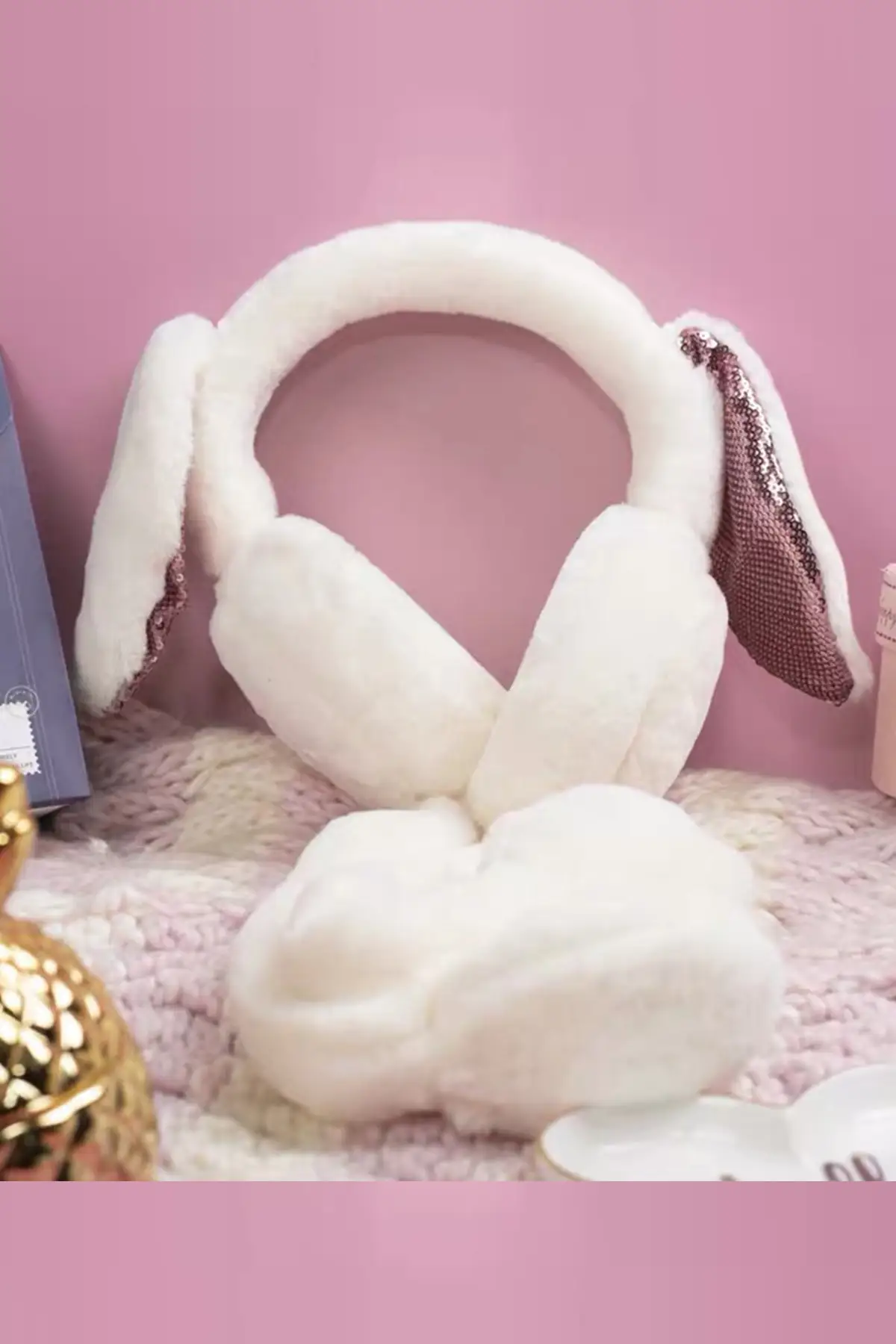 Фотообои с подвижными ушами бежевого цвета | Аксессуары для одежды