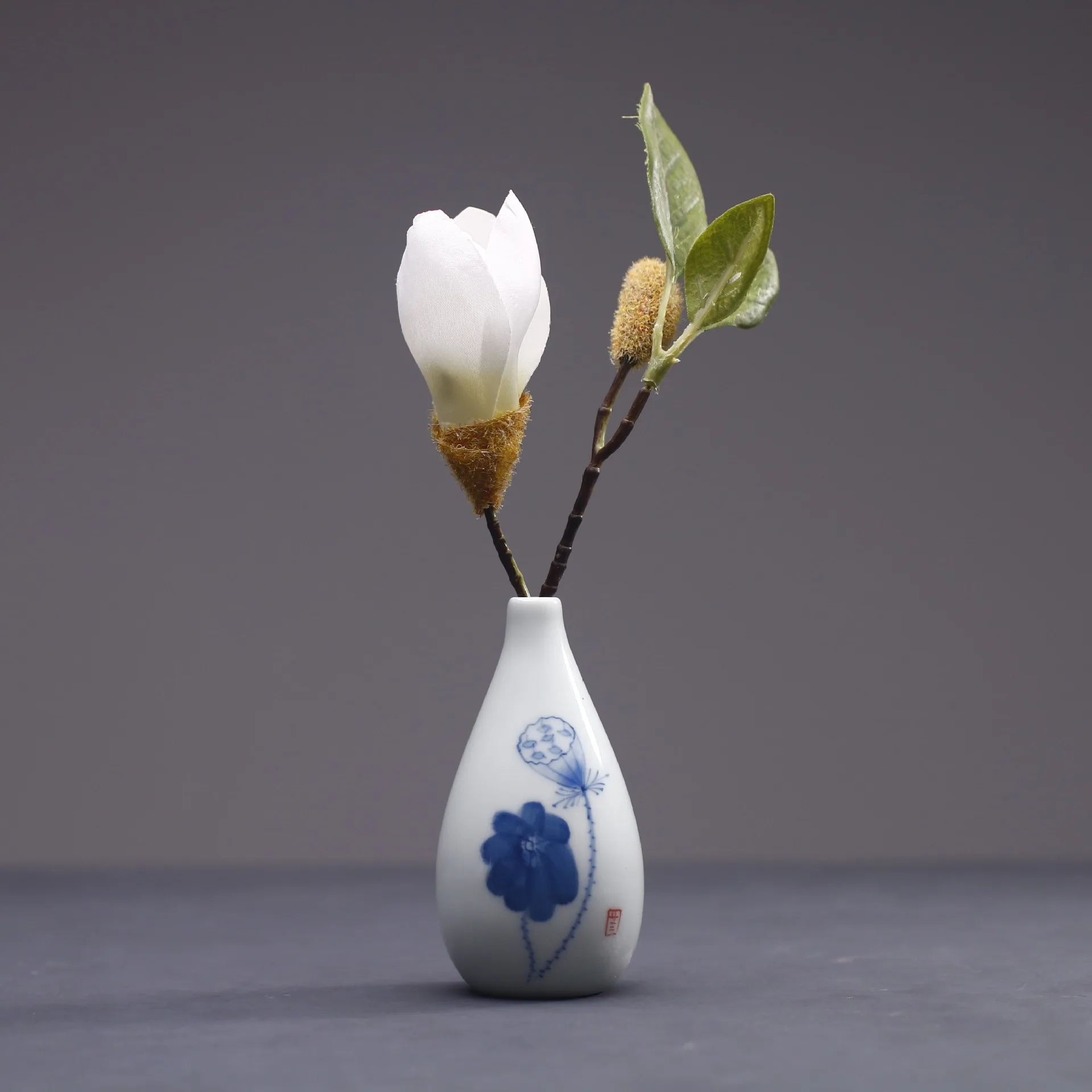 Creative Household Ornaments White Porcelain Hydroponic Flower Vessel Arrangement Mini Vase Hand Painted Ceramic Room Decor Home 4
