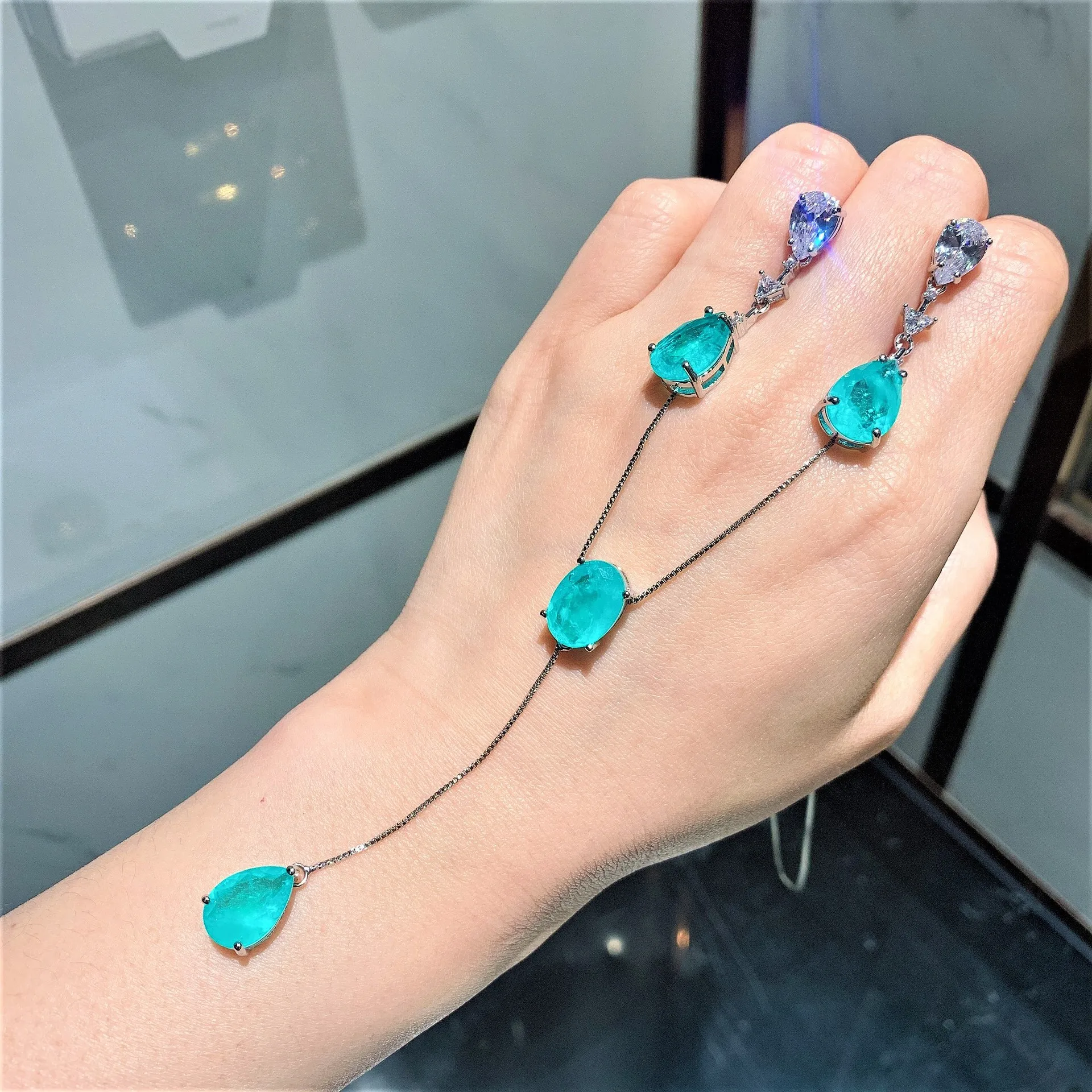 

2023 New 2-piece Sky Blue Imitation Colorful Treasure European and American Imitation Paraiba Earrings 10 * 14 Pendant Necklace