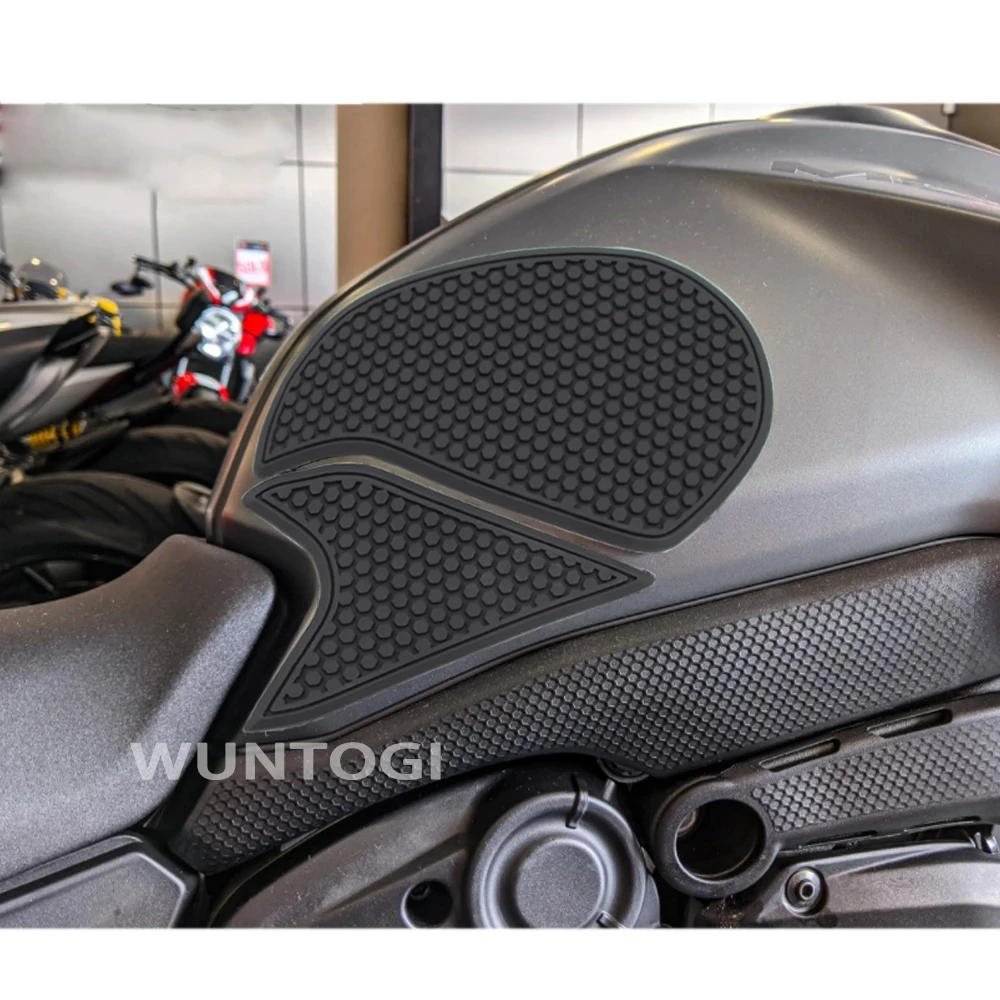 Фото Для DUCATI Monster 937 MONSTER937 2021 2022 Tankpad мотоциклетные водонепроницаемые Нескользящие боковые наклейки на прокладки для топливного бака резиновые наклейки №2
