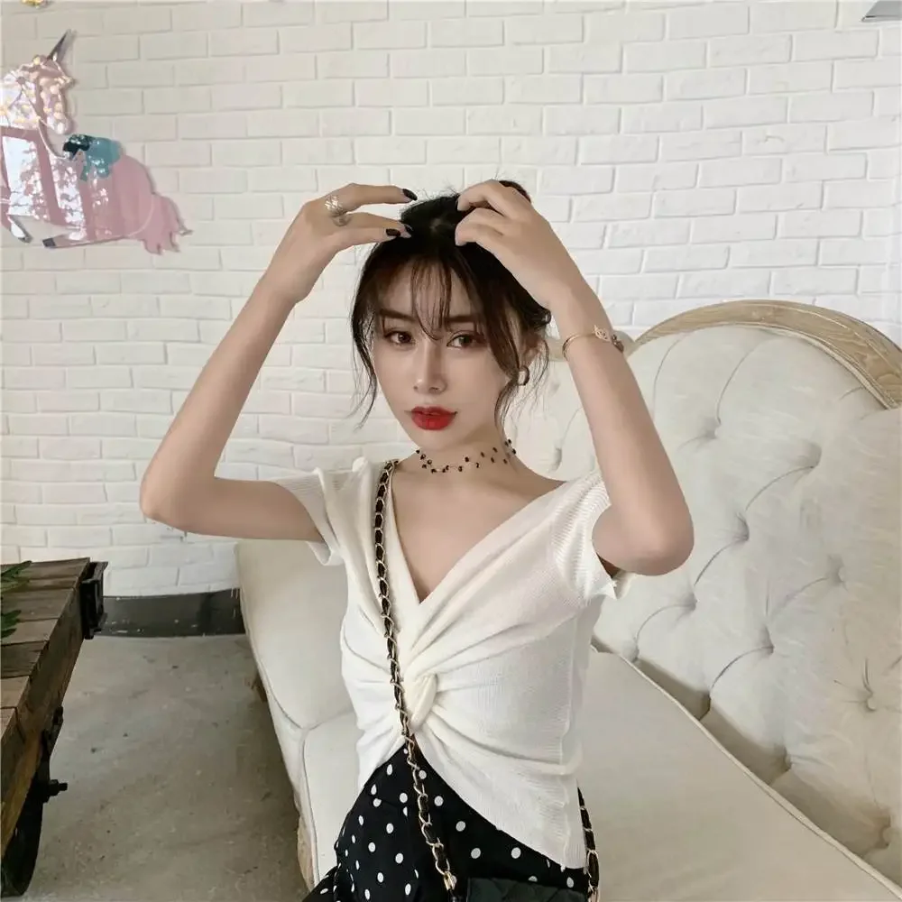 Корейский стиль витой дизайн чувственная трикотажная футболка с v-образным