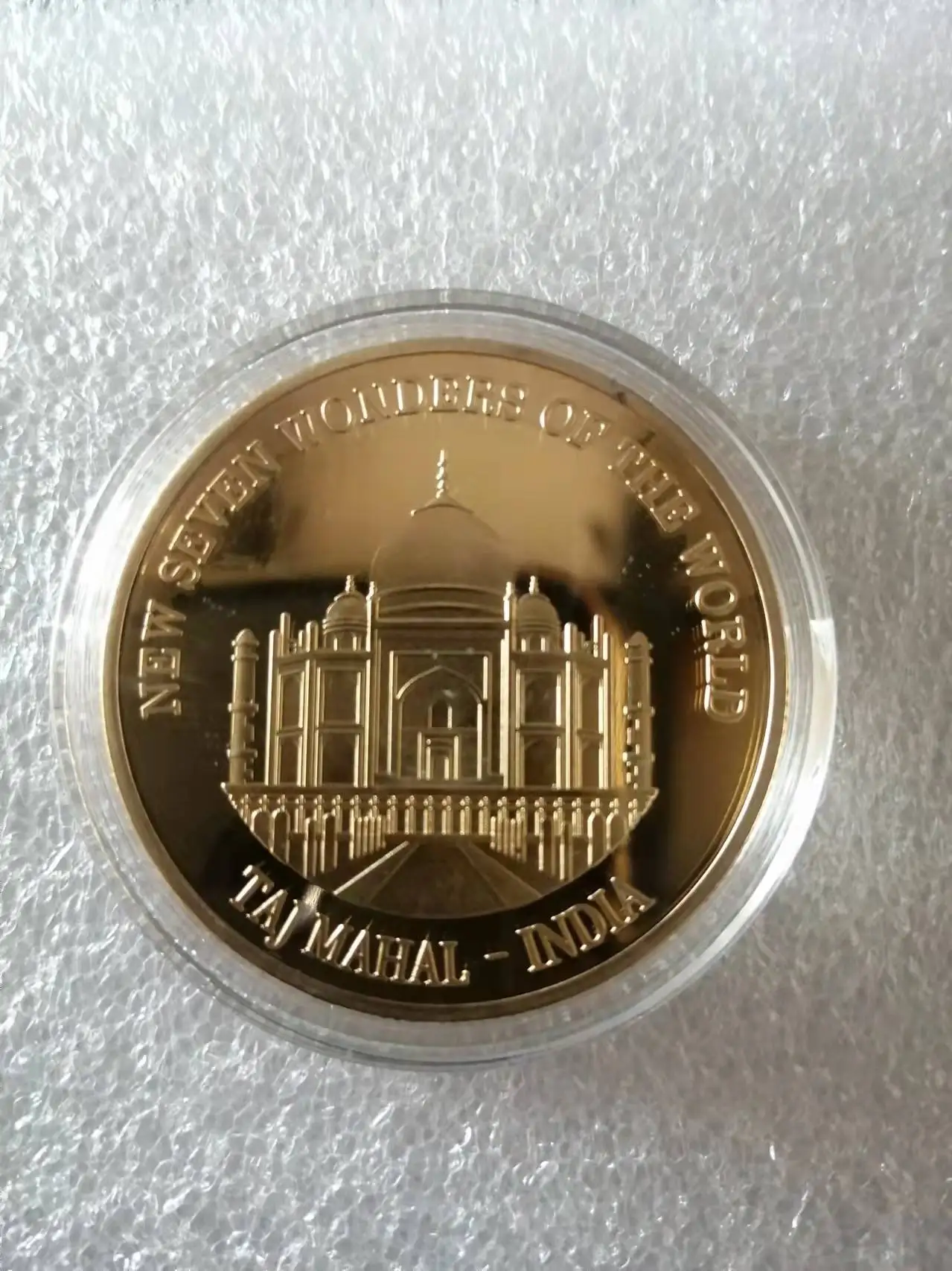 

New Seven Wonders of The World India Taj Mahal Gold Plated Travel Souvenir Coin