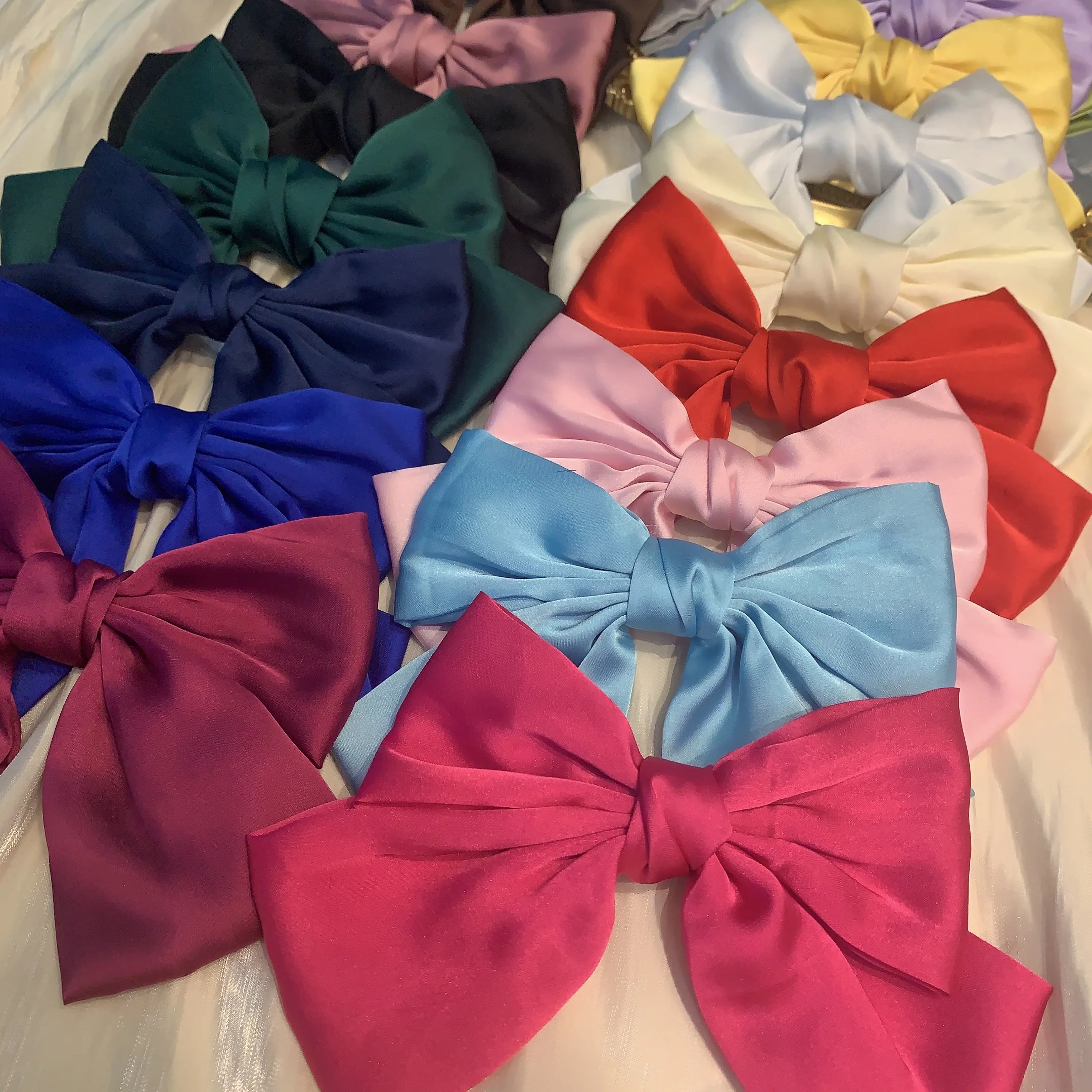 Заколка для волос женская с большим бантом модный зажим атласной лентой милый