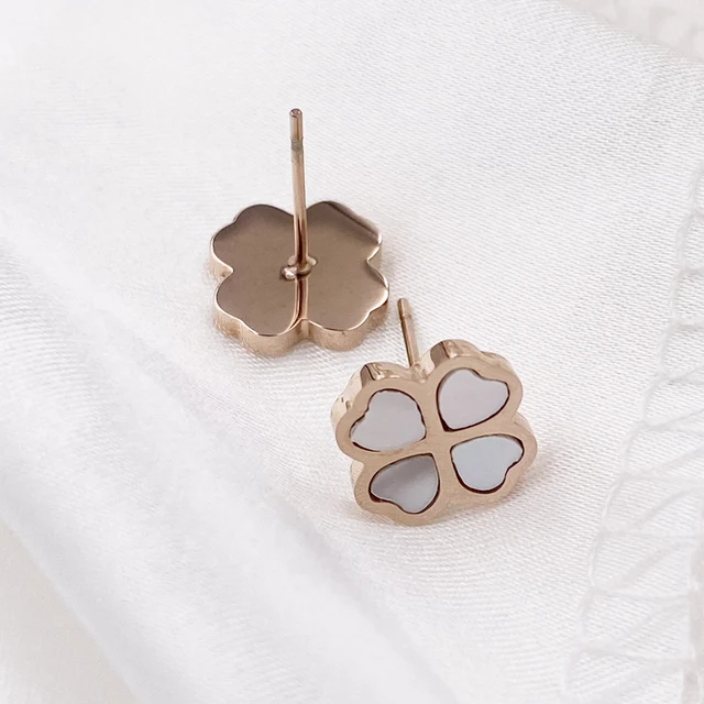 Серьги клевер оригинал. Van cleef arpels серьги оригинал. Ван клиф серьги клевер. Серьги клевер оригинал. Van cleef arpels alhambra серьги.