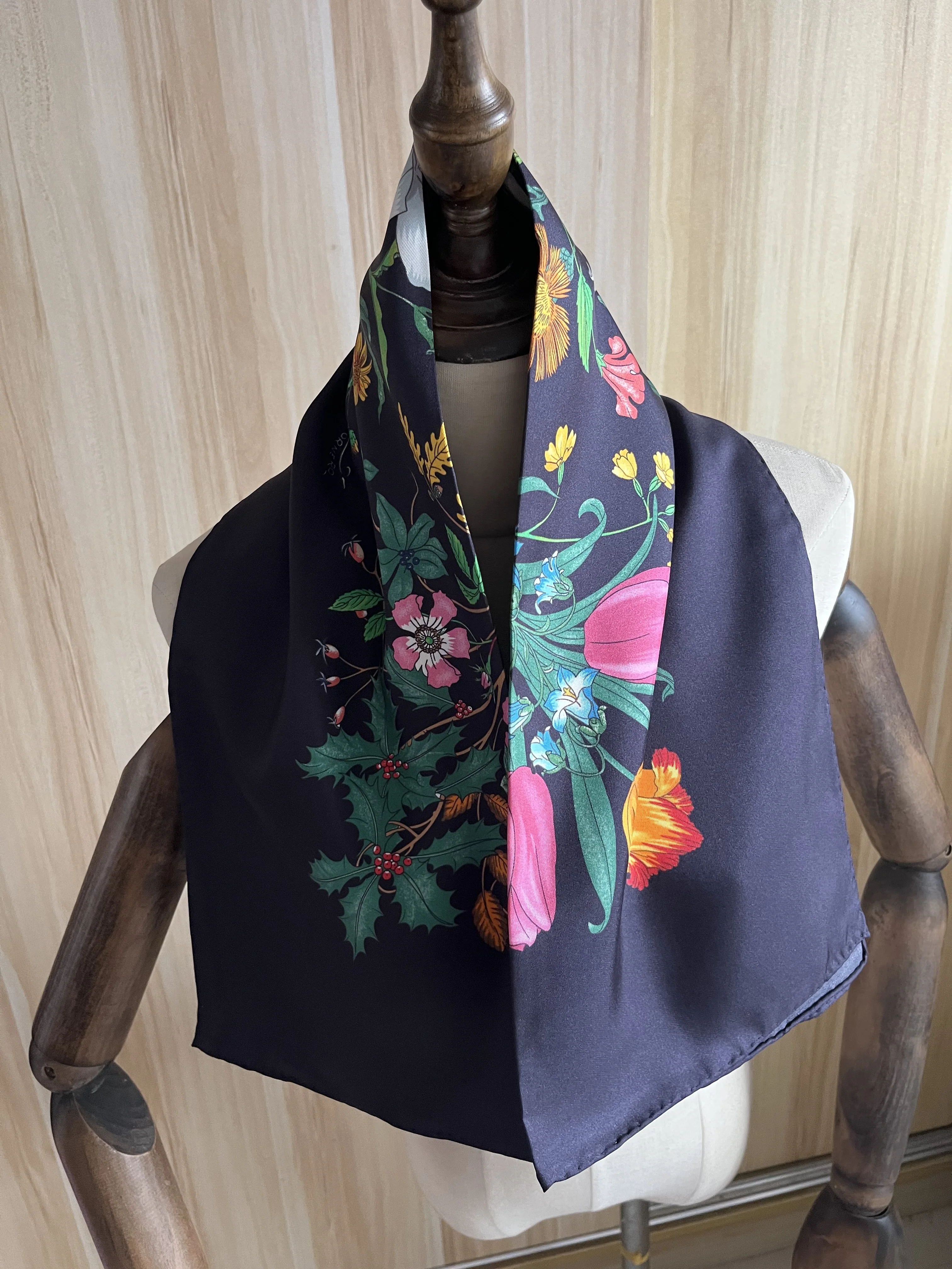 

2022 new arrival spring classic blue flower 100% pure silk scarf twill hand made roll 90*90 cm shawl wrap for women lady