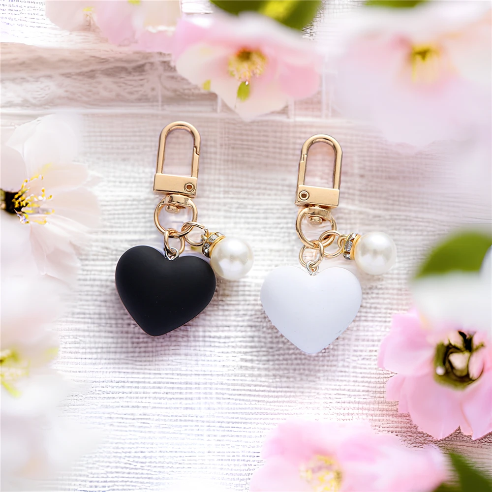 

Black White Peach Heart Pearl Keychain for Women Fashion Bag Pendant Car Key Chains Cute Keyring Girl Friend Lover Gift