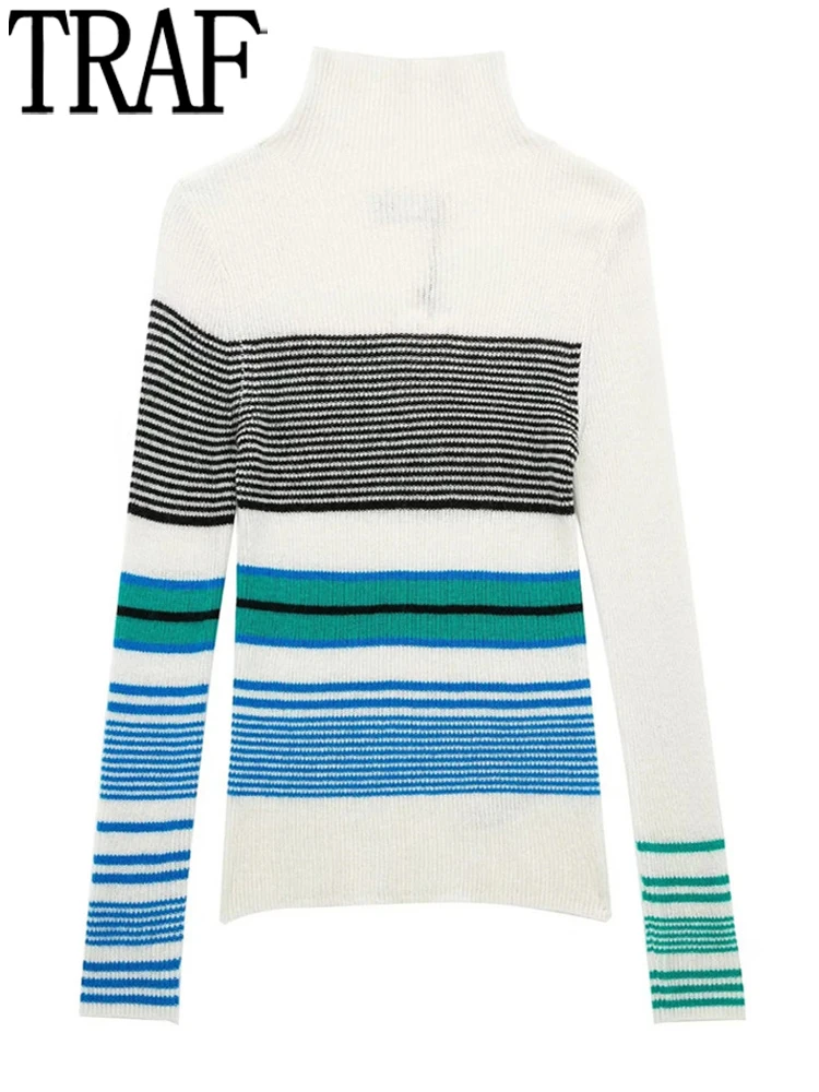 

Свитер женский трикотажный в полоску с воротником-хомутом и длинным рукавом