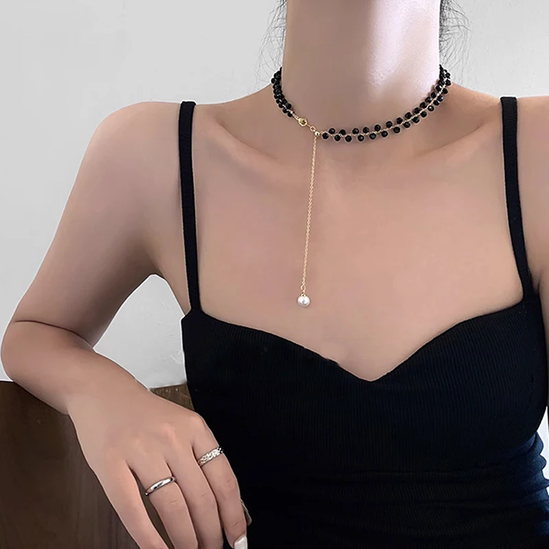 Высококачественное женское ювелирное изделие с черными стразами украшенное