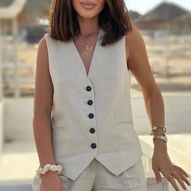 Жилет женский летний на пуговицах без рукавов