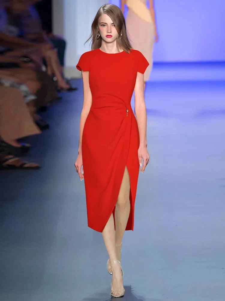 Женское платье-карандаш с круглым вырезом коротким рукавом и складками