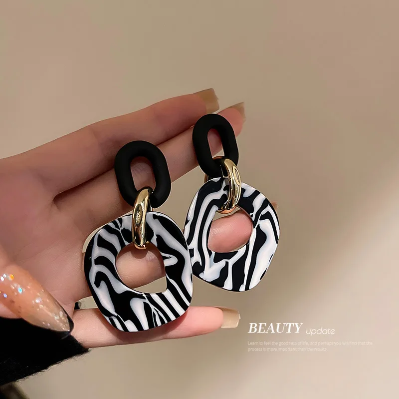 925 Silver Needle Acrylic Striped Earrings Europe And The United States Sweet Cool Wind Circle Hollow Fashion Exaggerat