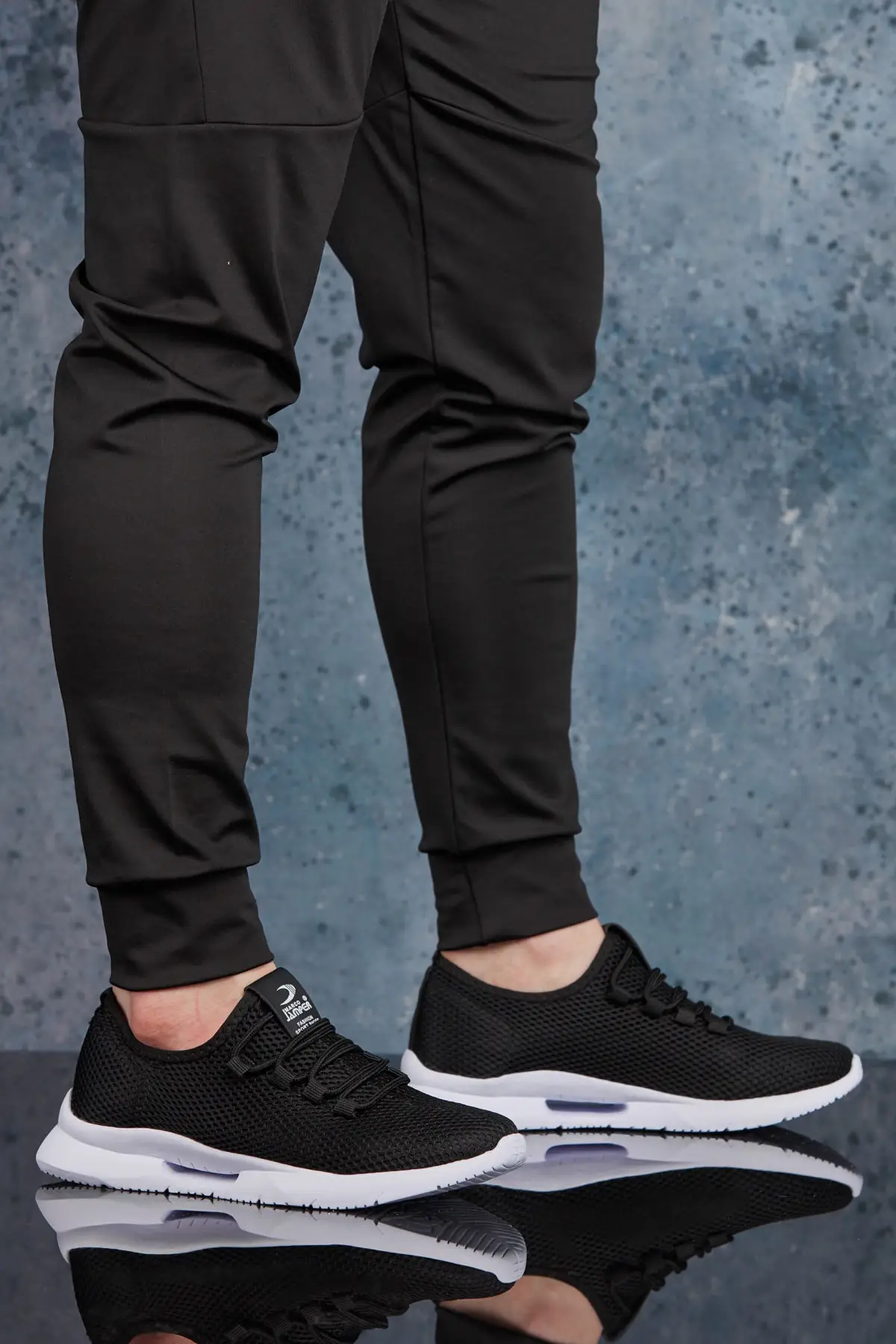 

Men Sport Footwear black and white sneaker mrc.e Breathable Sneakers Lightweight Trainers Vulcanize Shoes Comfort Cool