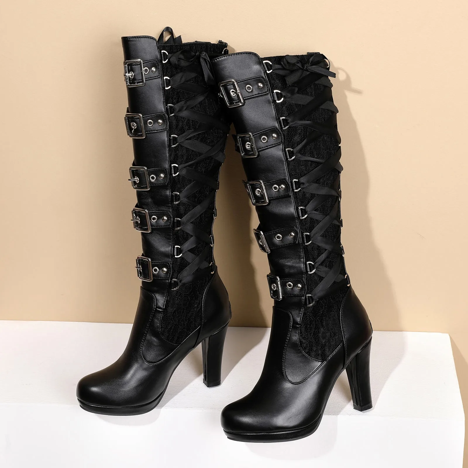 

Женские черные высокие ботинки на шнуровке с квадратным носком на толстой подошве со шнуровкой и пряжкой с множеством ремней модные уличные женские ботинки для подиума женские ботинки