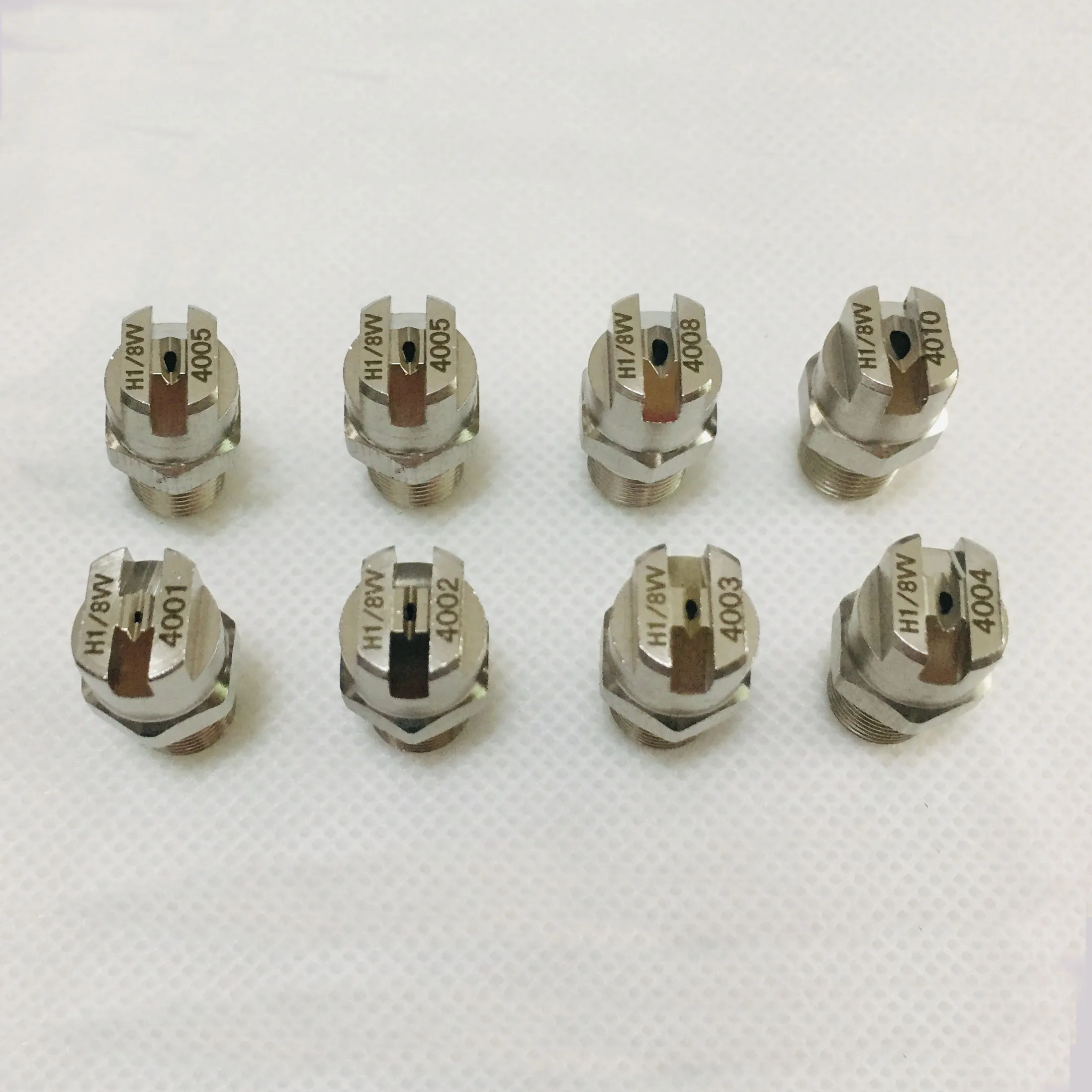 Форсунка плоского веерного распыла 1/8 дюйма SS304 с углом распыла 25/40 градусов для промышленной и фабричной очистки и удаления пыли.