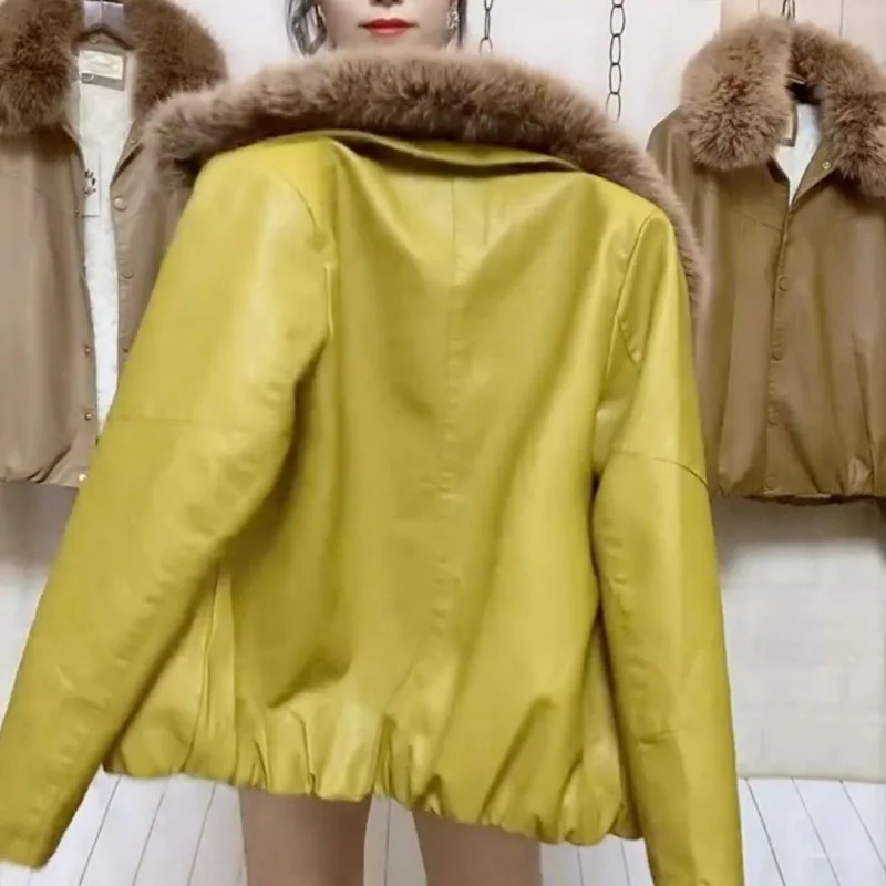 Женское утепленное пальто на флисе простое модное короткое из искусственной