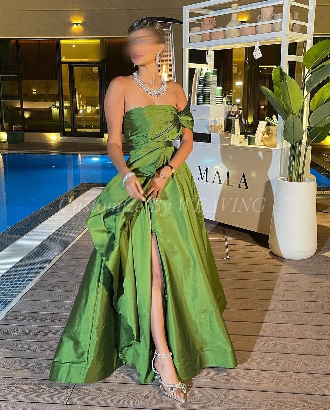 

Green Satin Long Prom Dresses A-Line Strapless Pleated Side Split Floor Length Saudi Arabic Women Evening Party Dress