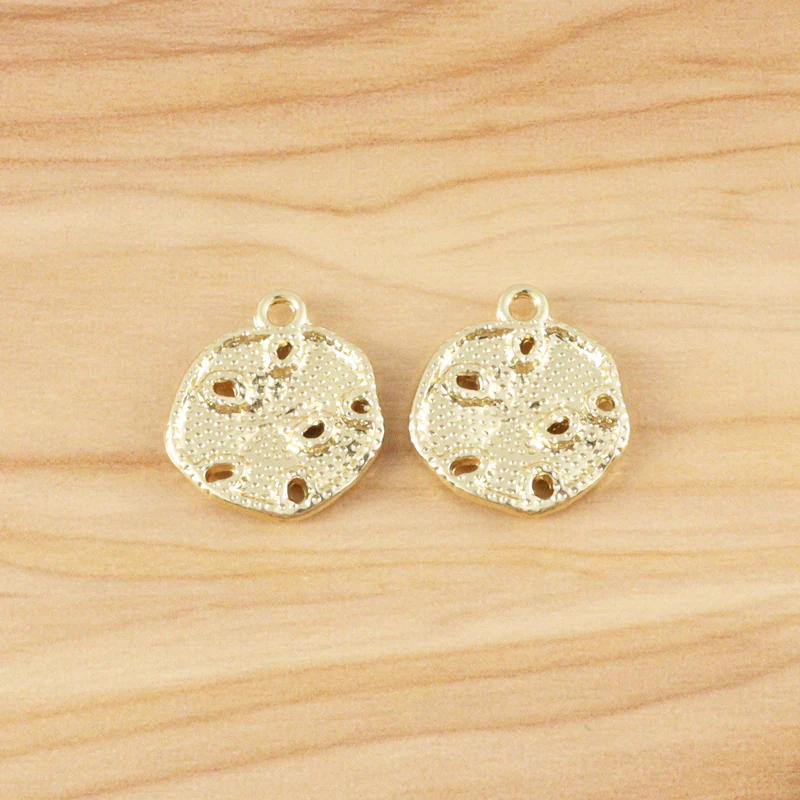 Рисунок 3 - Золотой песочный доллар с шармами