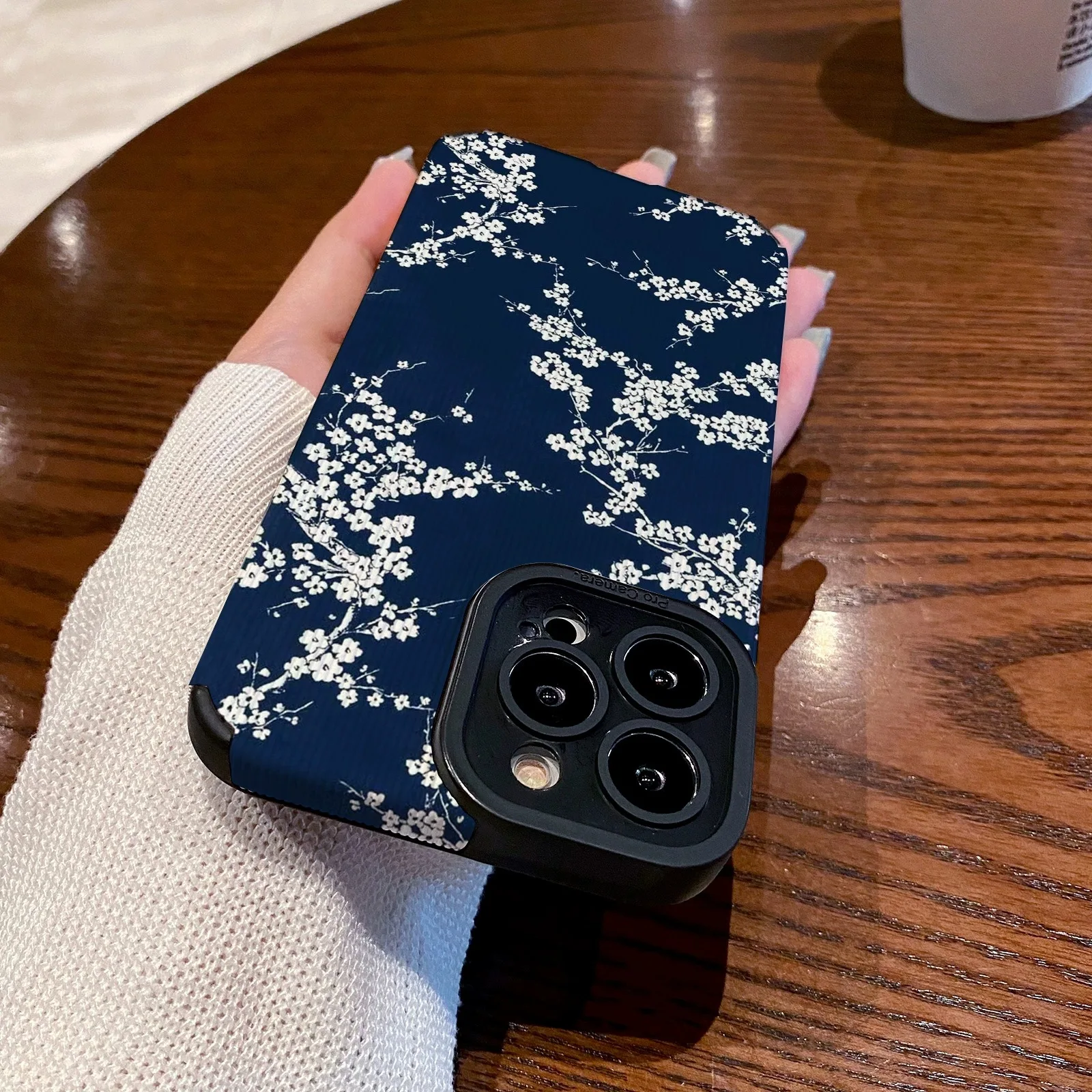 Фото Модный силиконовый кожаный чехол с белым цветком сливы для iPhone 17 16 Plus Air 14 15 Pro Max 11 12 13 Mini противоударный полный чехол №4