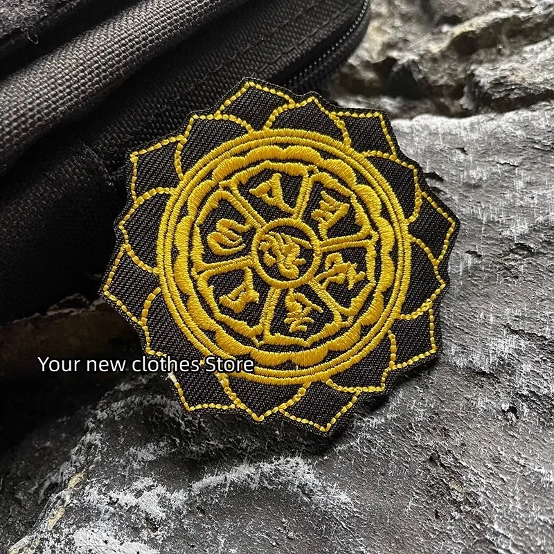 Черная вышитая нашивка в виде цветка лотоса патч Ом Мани Падме ХУМ тактический