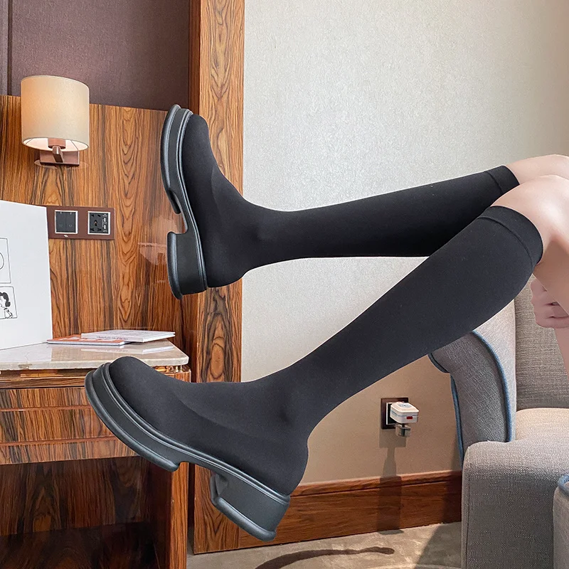 

Новинка, осенние женские сапоги до колена, Зимние новые модные праздничные сапоги-чулки на плоской платформе, женская повседневная обувь, м...