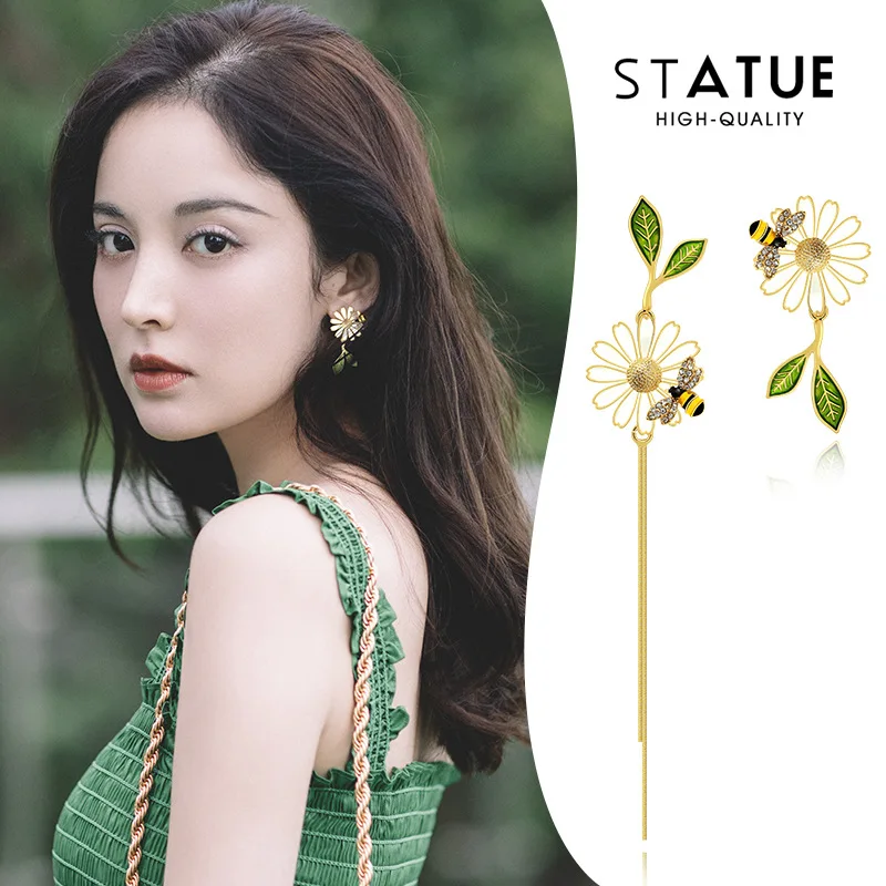 

High-quality Asymmetric Daisy Tassel Earrings Female Niche Design Small Bee Earrings Temperament Long Earrings