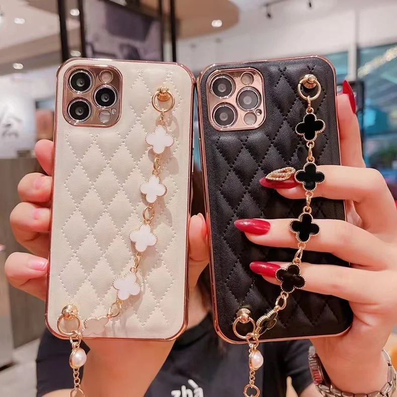 

Clover bracelet For iPhone13 promax luxury leather phone case For iPhone12 11 Pro Max Mini X XR Xs Max Se 7 8 Plus phone case