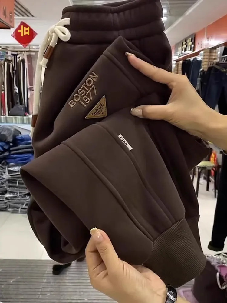 Брюки больших размеров с бархатом. Женские осенние и зимние брюки размеров.