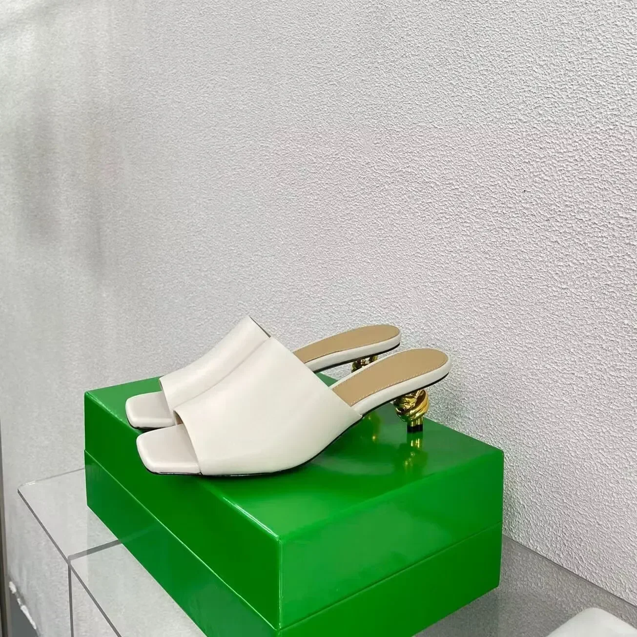 Женские тапочки с квадратным носком