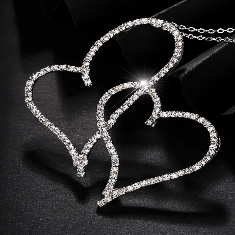 Роскошное женское ожерелье с подвесками в виде сердец