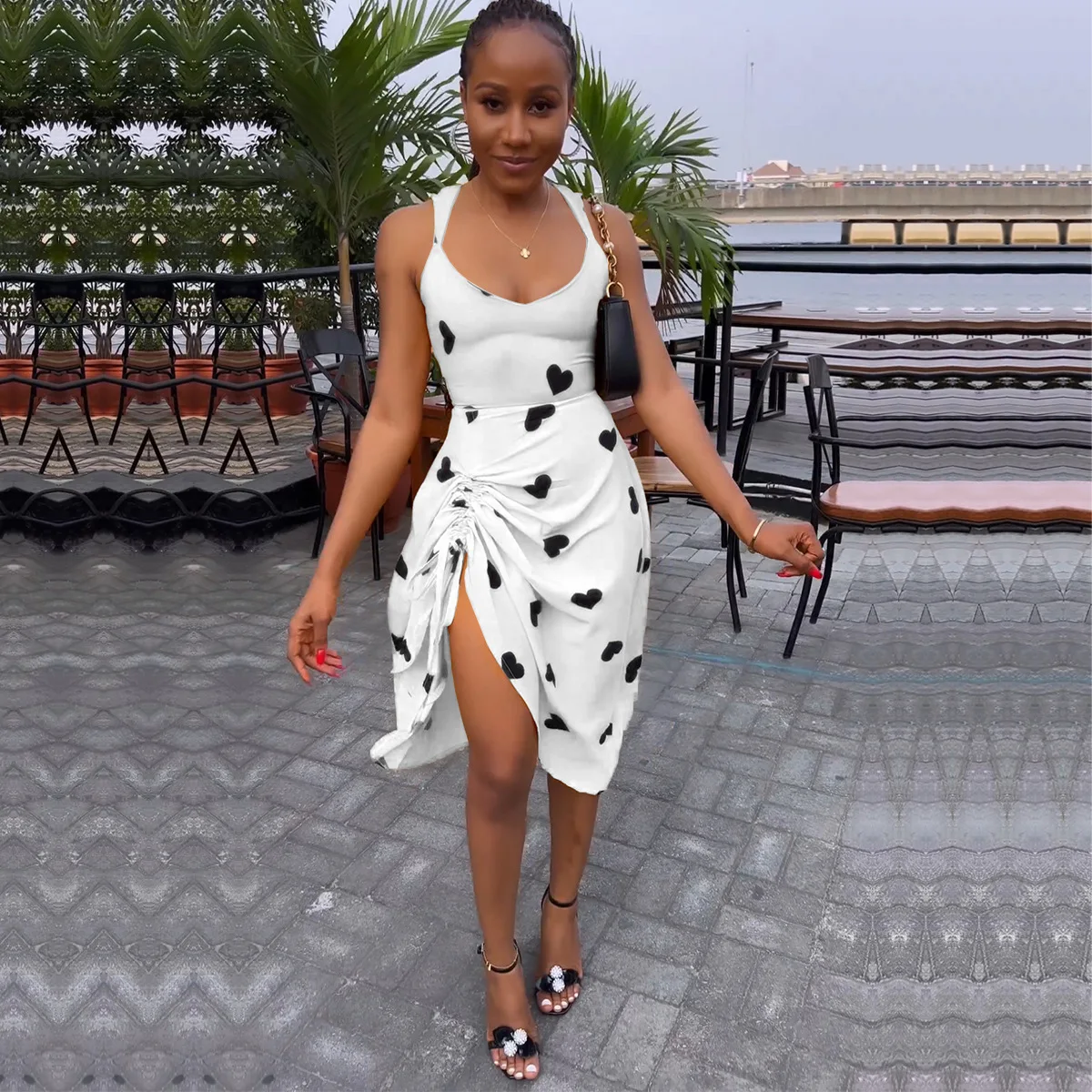 

Женское платье-трапеция с открытой спиной, асимметричное летнее платье с лямкой на шее и принтом в виде сердца, без рукавов