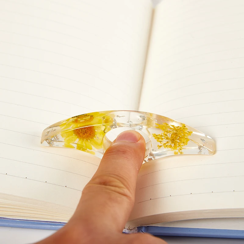 

1PC Epoxy Dried Flowers Thumb Book Support Book Page Holder Convenient Bookmark