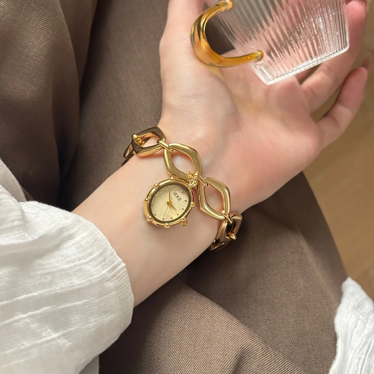Фото Женские часы Reloj Mujer для девочек, кварцевые часы, золотые, серебряные, из нержавеющей стали, Orologio, женские наручные часы с дизайнерским браслетом, часы с овальным циферблатом №2