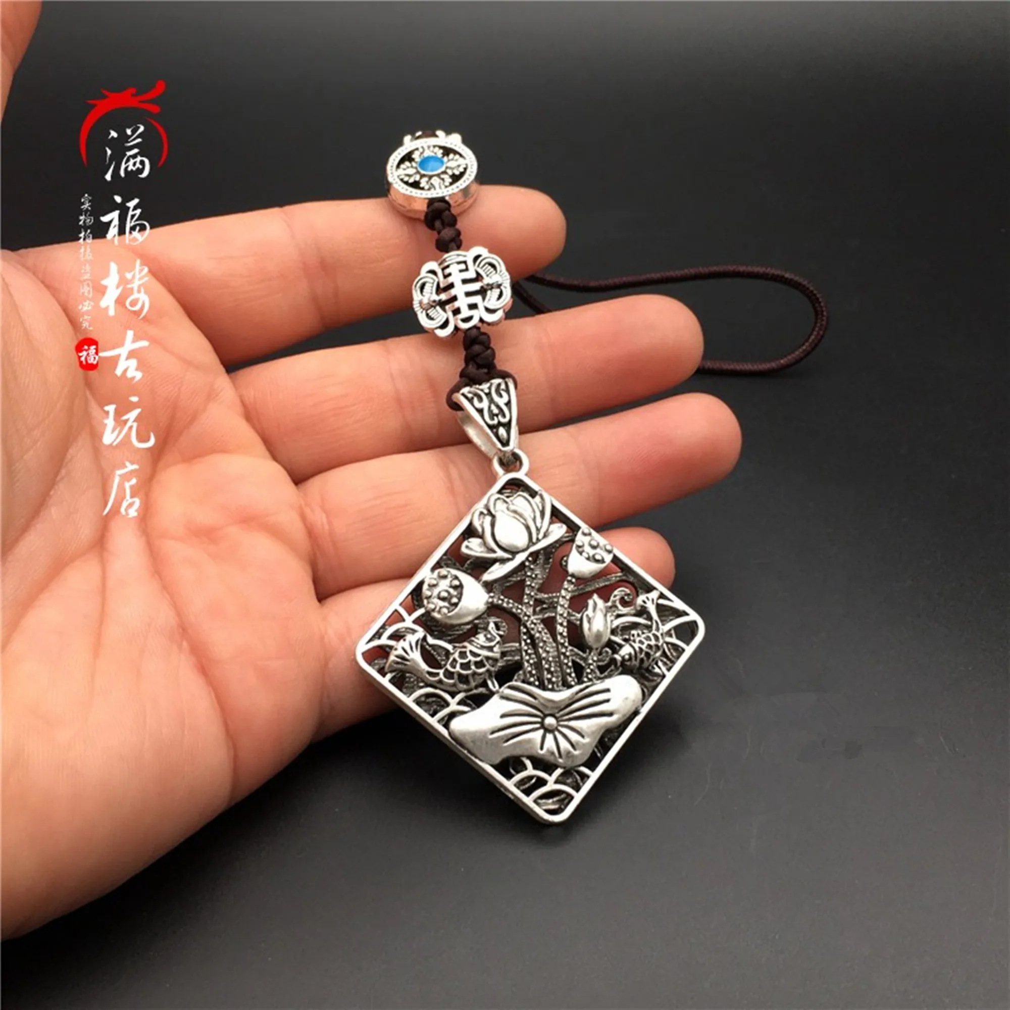 

ExquExquisite Antique WhiteCopper Hollow Rich Carp Small Pendant