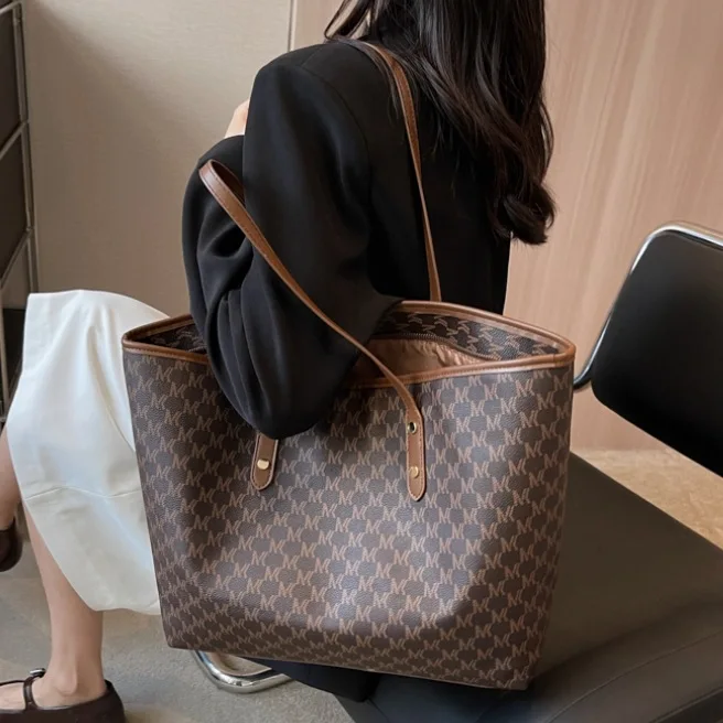 

2023 Designer Bag High-quality Large-capacity Bag Niche Wild Commuter Bag New Trendy Texture Portable Tote Bag Large Bag