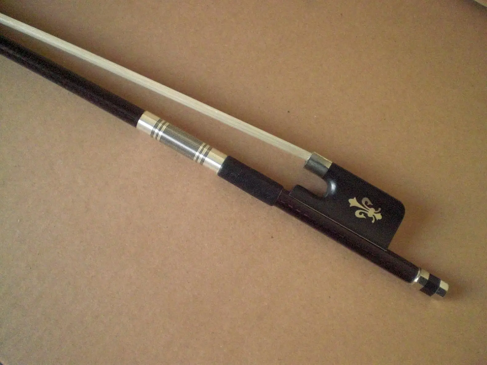 

2 шт. Виолончель бант 4/4 кофейного цвета белый бант для волос