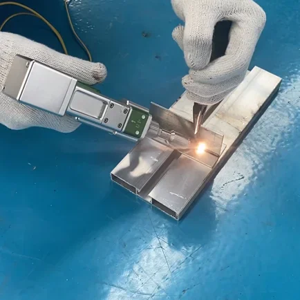 CNC 500w1000w 1500w 2000w Металлоконный лазерный сварочный аппарат для нержавеющей стали