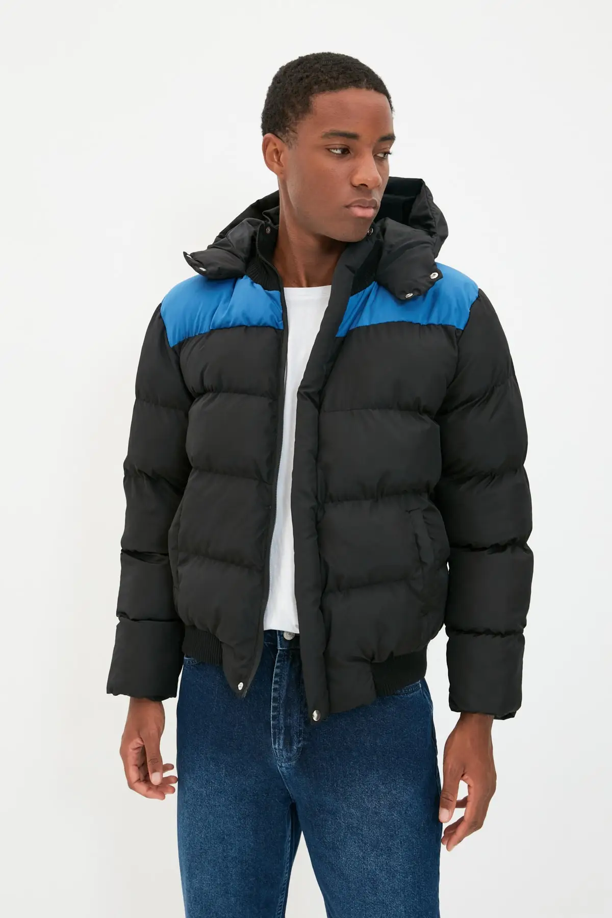 

Trendyol Men Puffer Hooded Color Block Coat TMNAW22MO0127