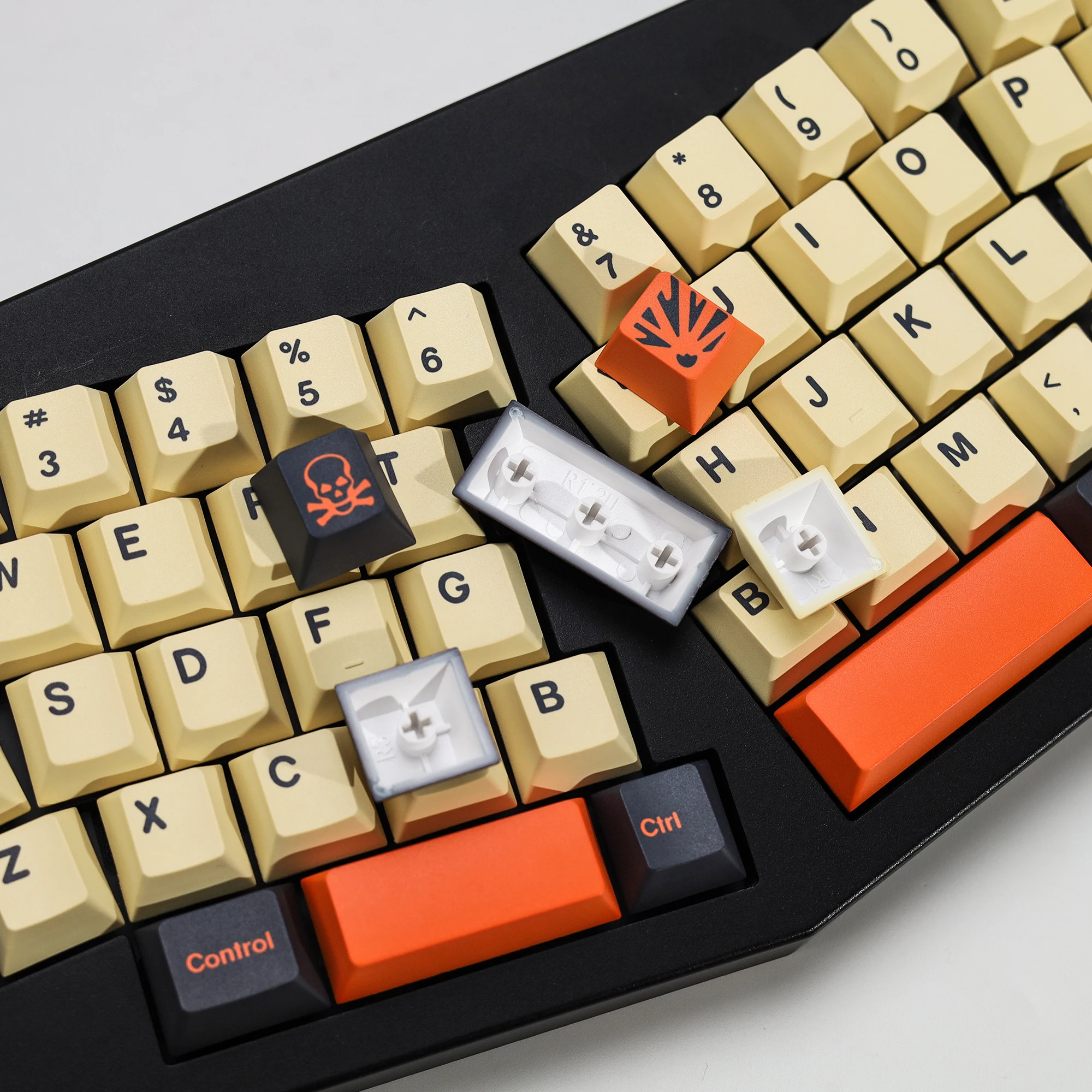 Фото Комплект кастомных кейкапов KBDiy GMK Retro GMK Carbon Cherry Profile PBT Alice для механических клавиатур с переключателями MX, для гейминга, 60 клавиш №5