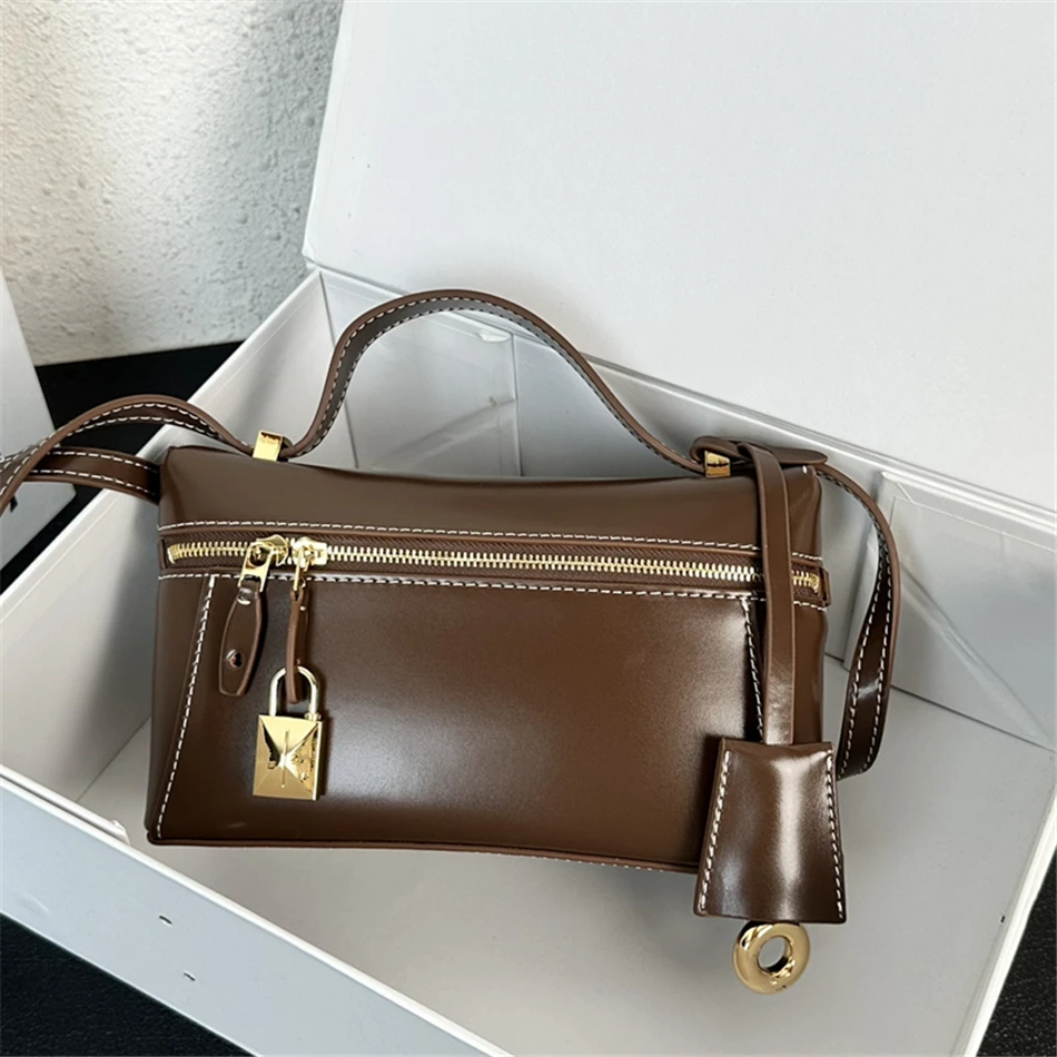 

Женская сумка с широкой ручкой и ремешком на плечо, с замком