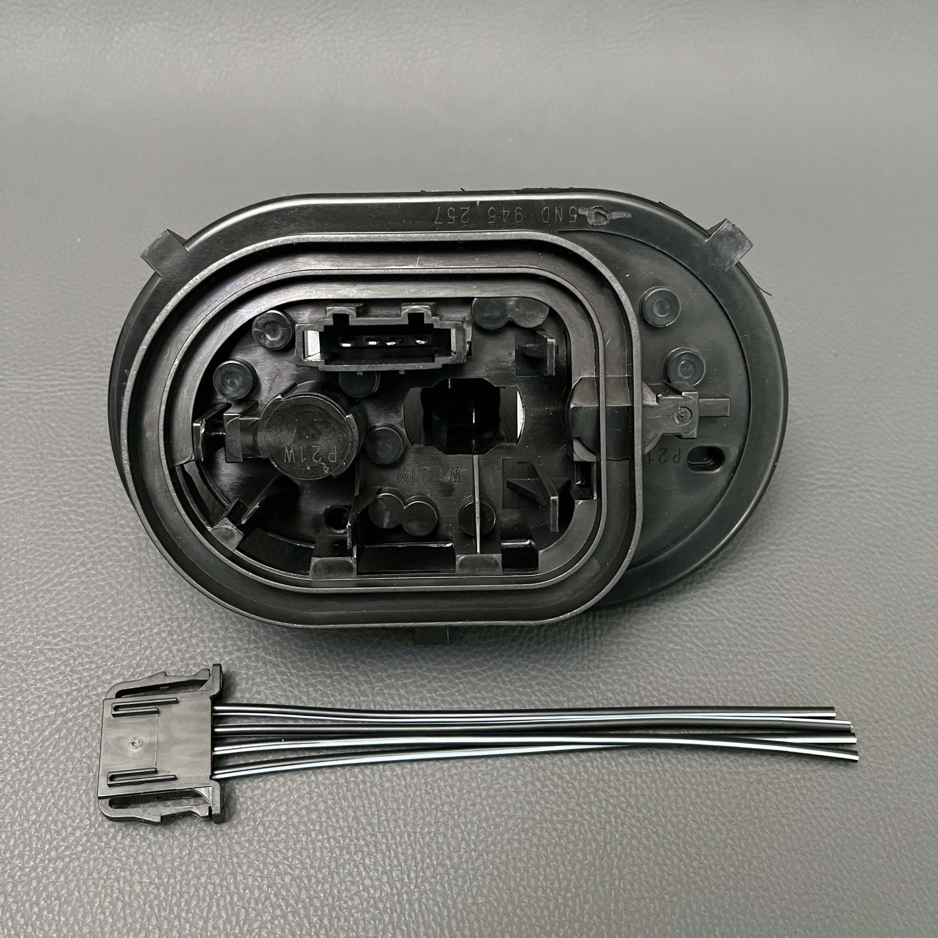 

Новый правый левый задний фонарь, держатель лампы для печатной платы для VW Tiguan 5N 2008 2009 2010 2011 2012 5N 0945257 C 5N 0945258 C