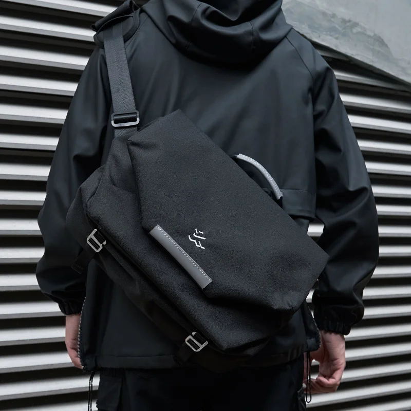 

Premium Solid Men's Crossbody Bag Reflective Large Capacity Multifunction Oxford Waterproof Antitheft Fashion Commute Casual Bag